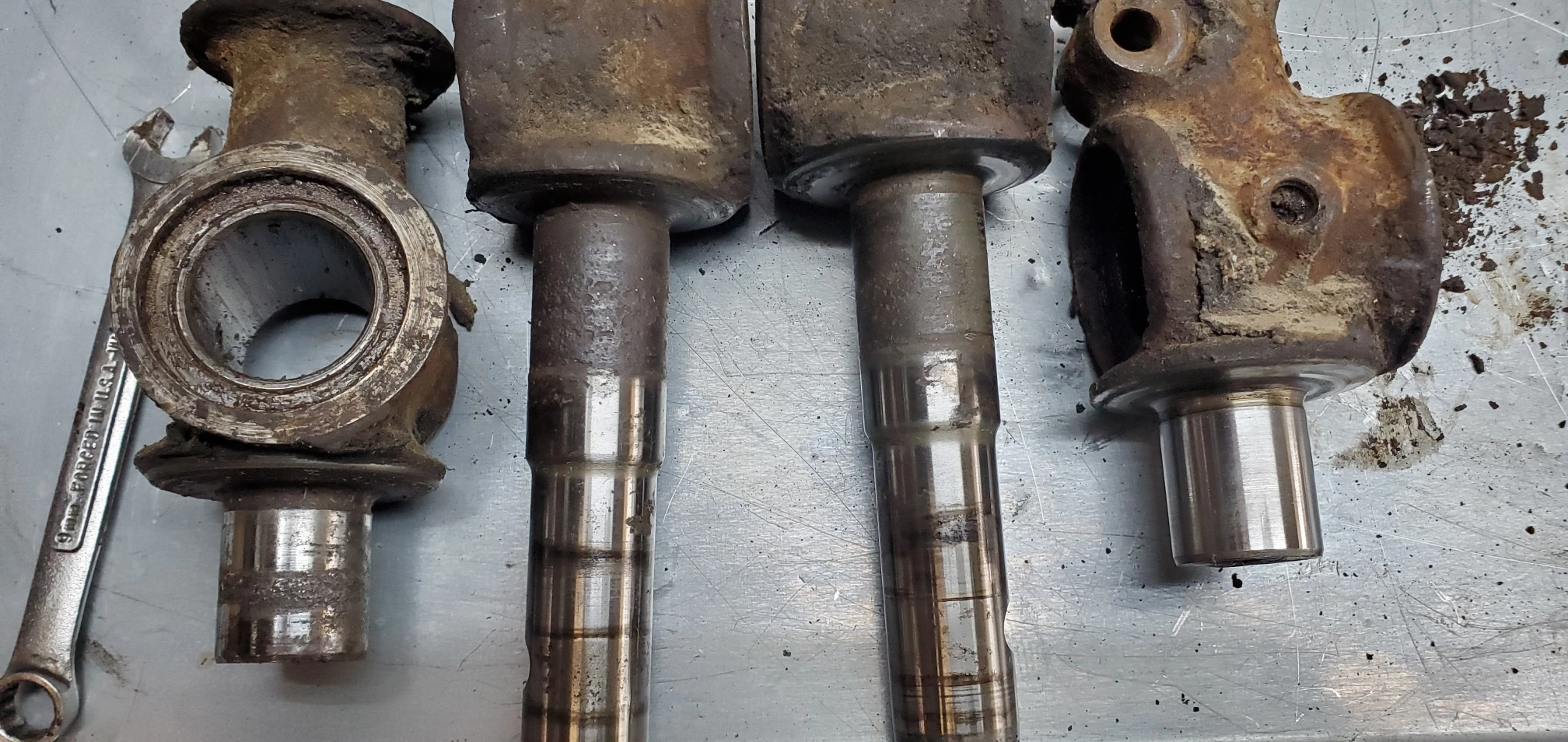 worn VW king pin removed from link pin front beam