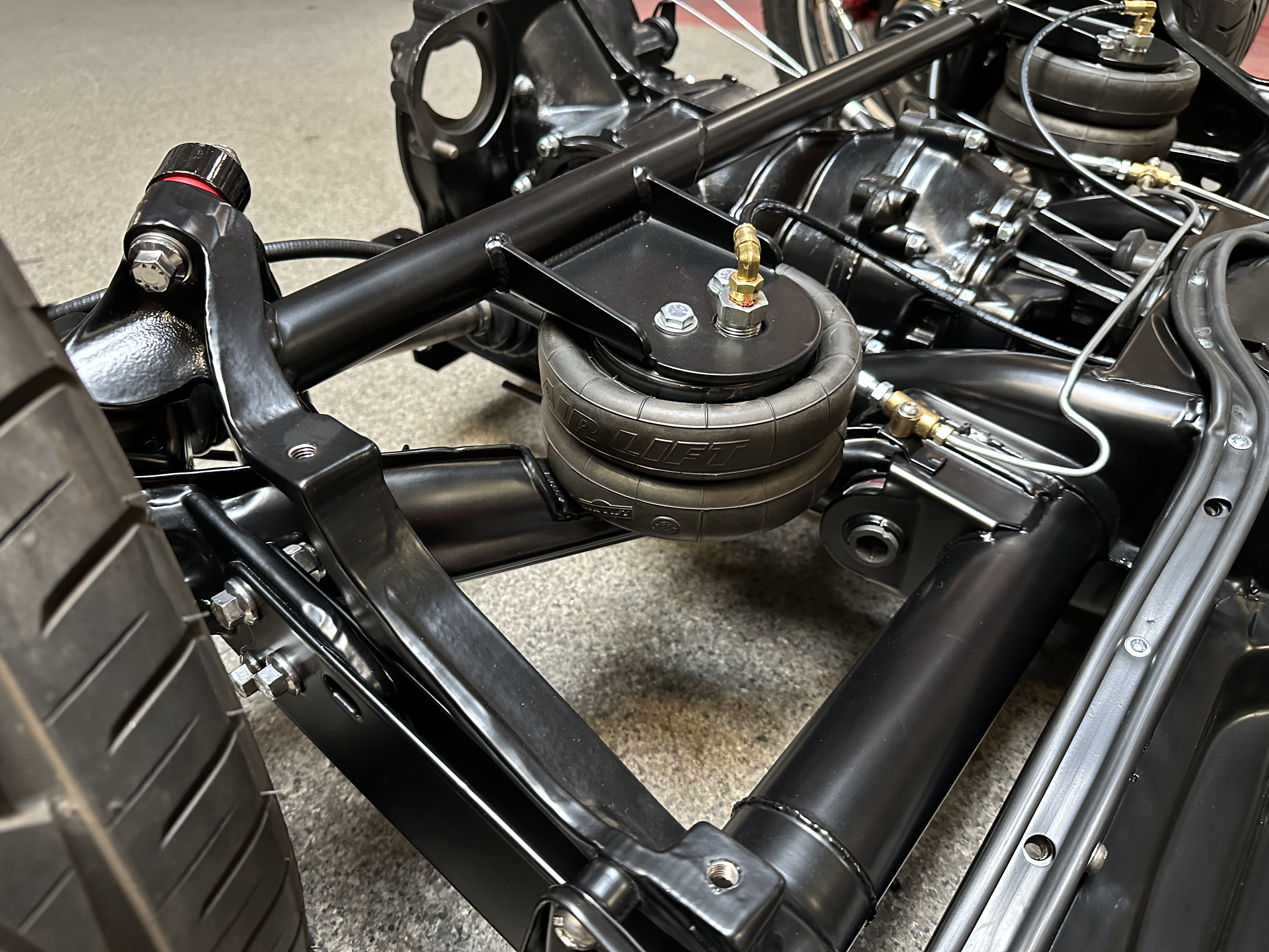 Close-up of the air bag installed on the IRS trailing arm bracket