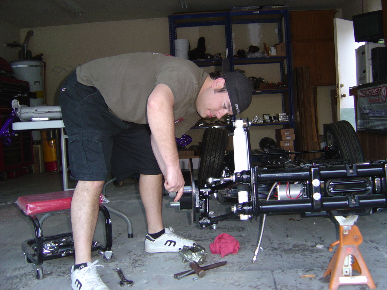 Close-up of the air sleeve shock installed on a link-pin front beam with welded upper shock mount