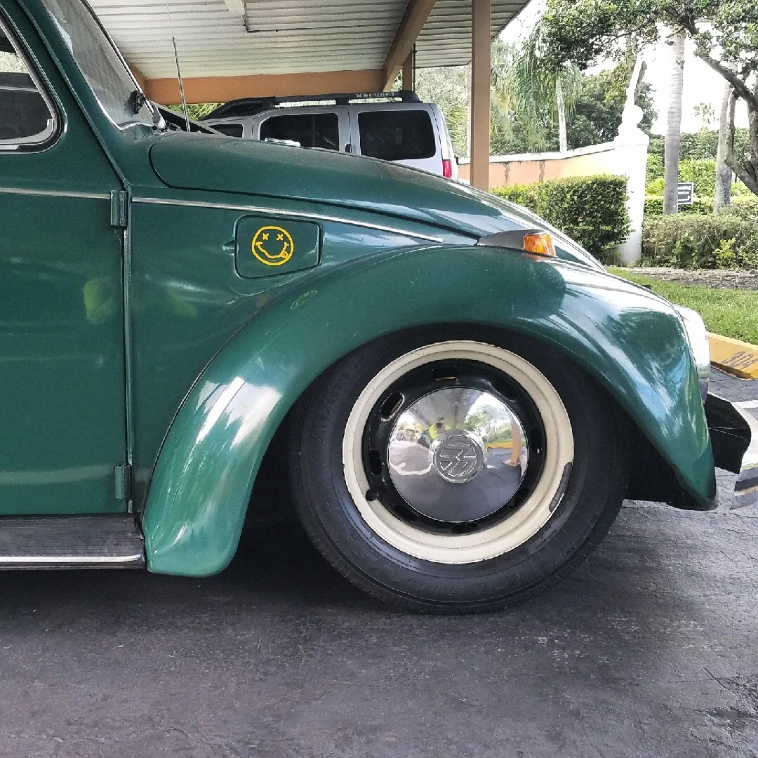 tire clearance gap on a lowered VW Beetle fender arch